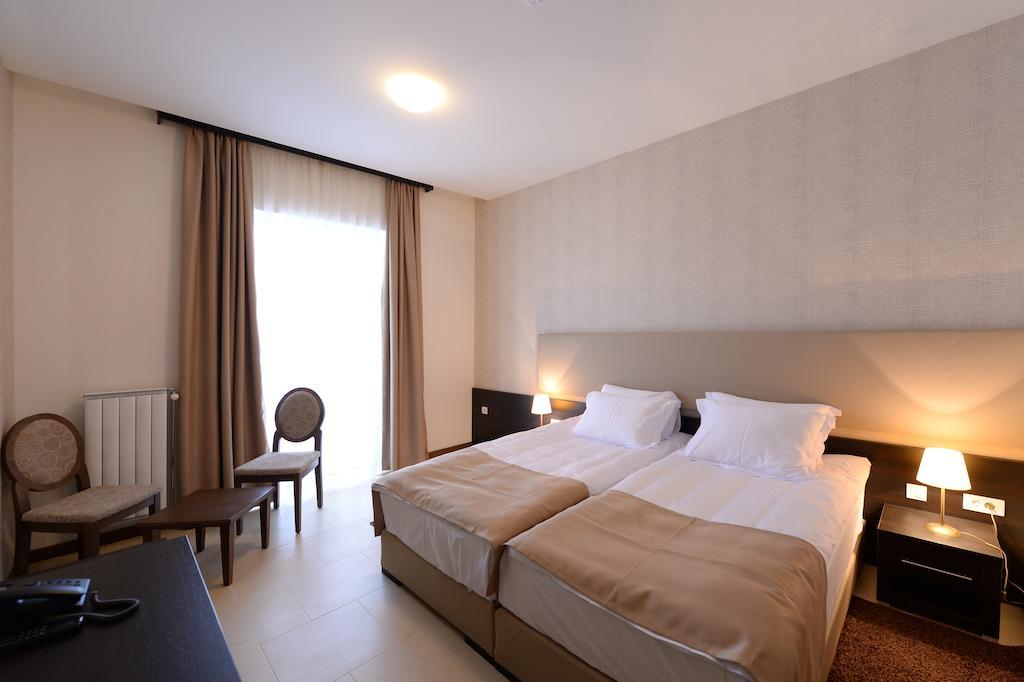 Hotel Majdan ベオグラード エクステリア 写真