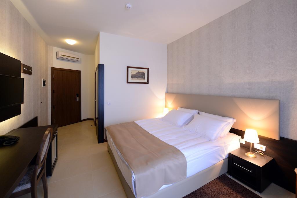 Hotel Majdan ベオグラード エクステリア 写真