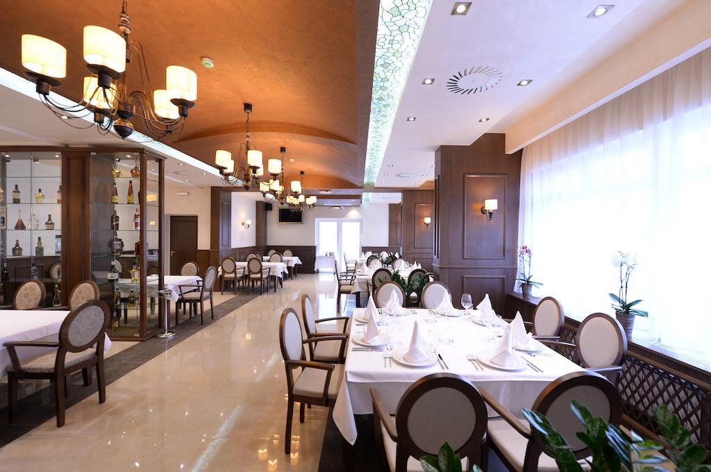 Hotel Majdan ベオグラード エクステリア 写真
