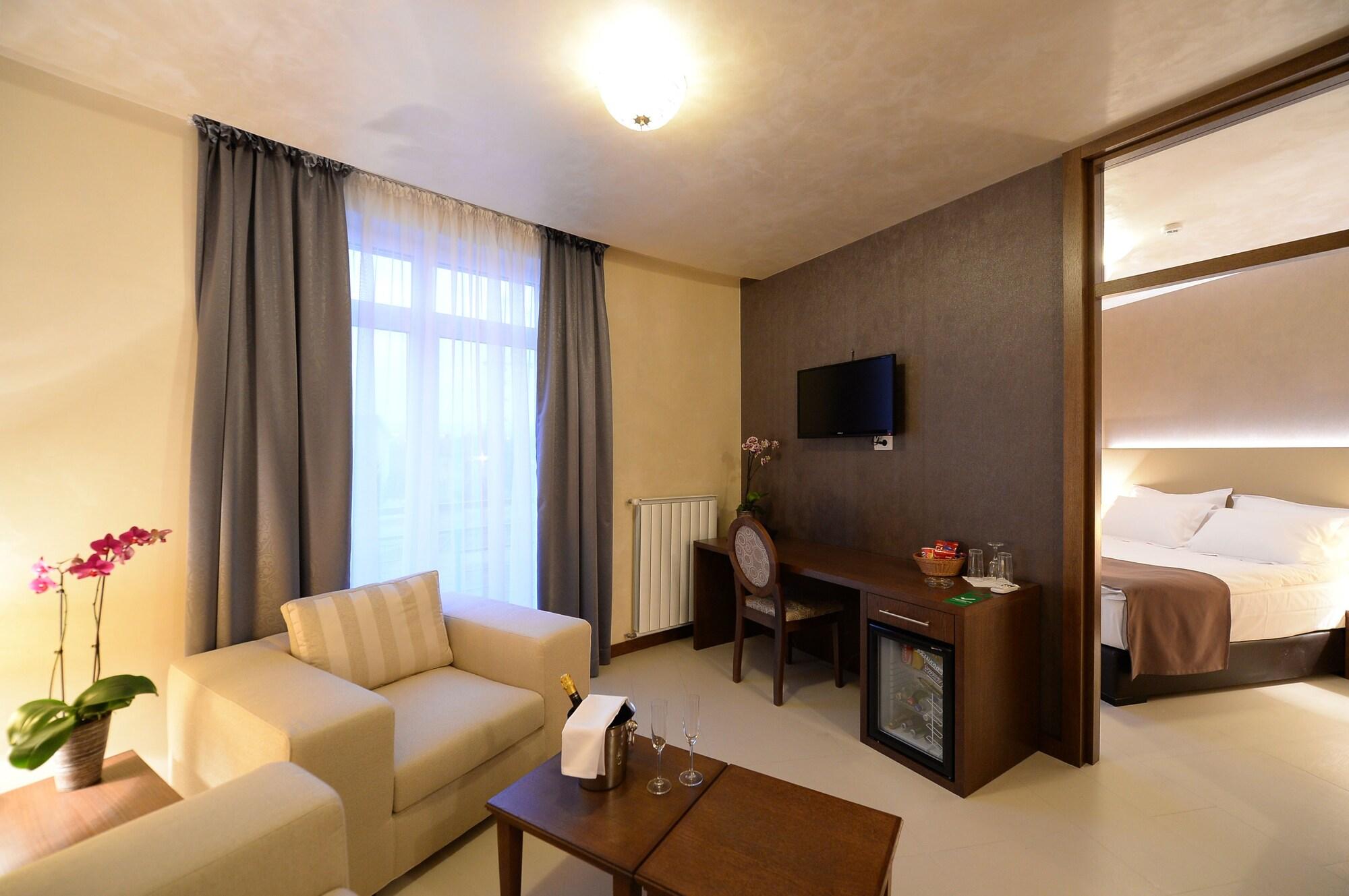 Hotel Majdan ベオグラード エクステリア 写真