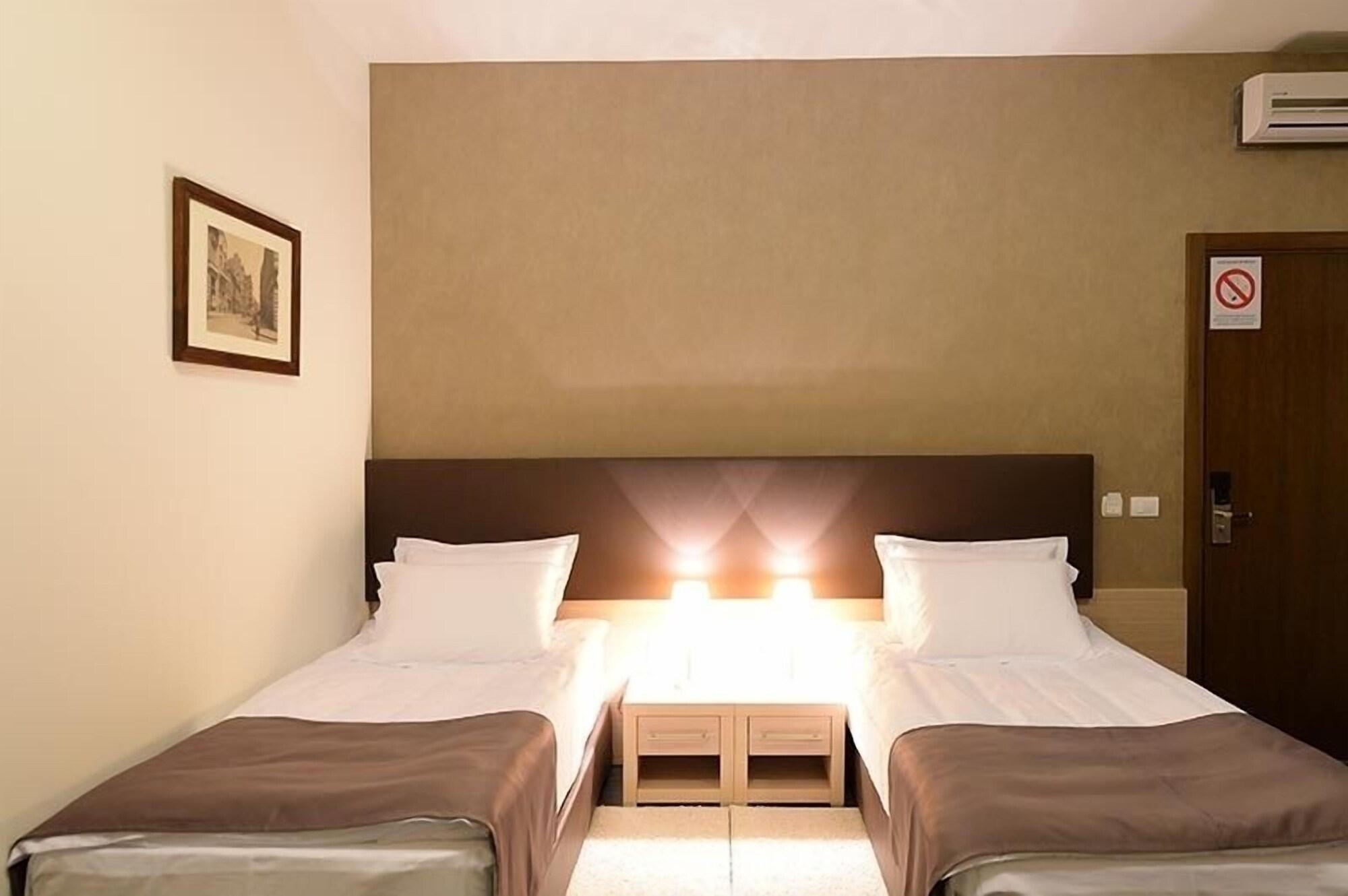 Hotel Majdan ベオグラード エクステリア 写真
