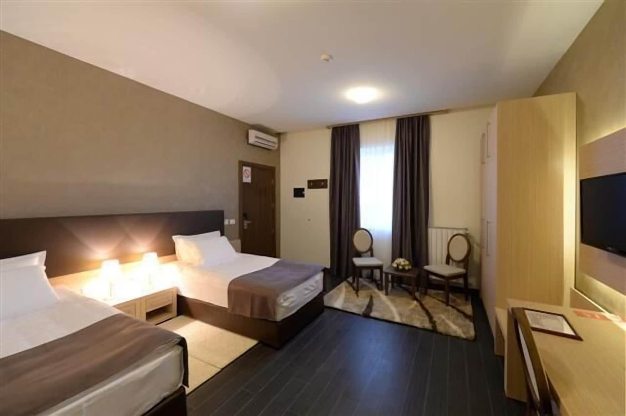 Hotel Majdan ベオグラード エクステリア 写真