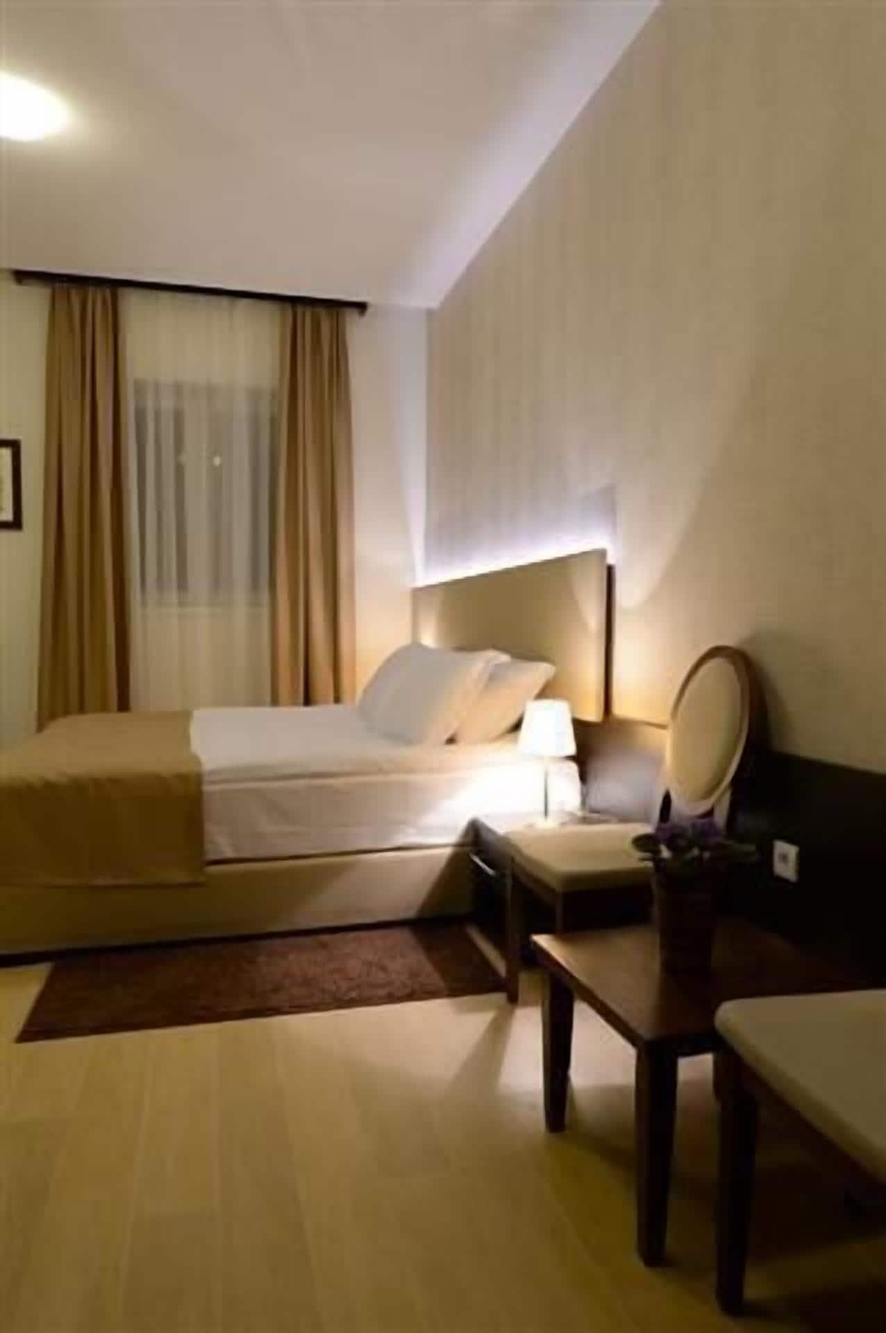 Hotel Majdan ベオグラード エクステリア 写真