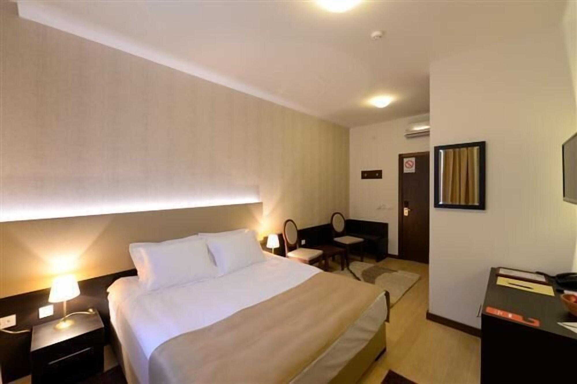 Hotel Majdan ベオグラード エクステリア 写真