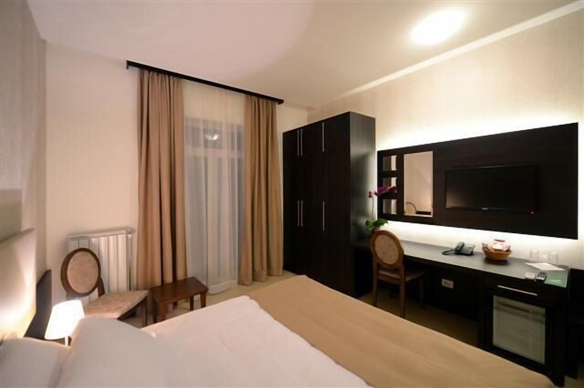 Hotel Majdan ベオグラード エクステリア 写真